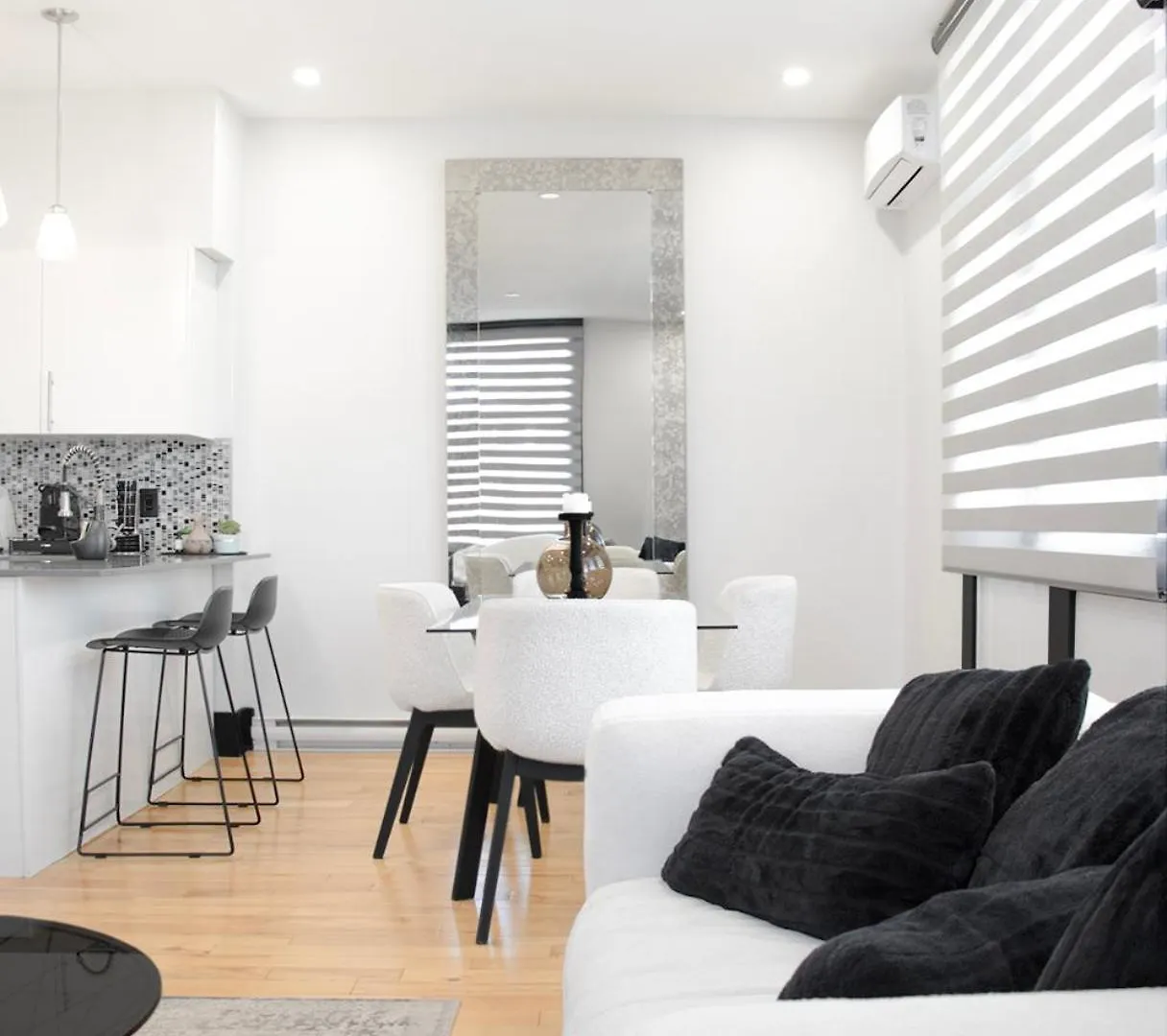 Chic 1-Bedroom Retreat In Montreal'S Vibrant Plateau Mont-Royal Area - Apt 3