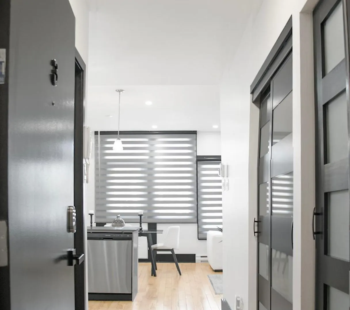 Chic 1-Bedroom Retreat In Montreal'S Vibrant Plateau Mont-Royal Area - Apt 3 0*, מונטריאול